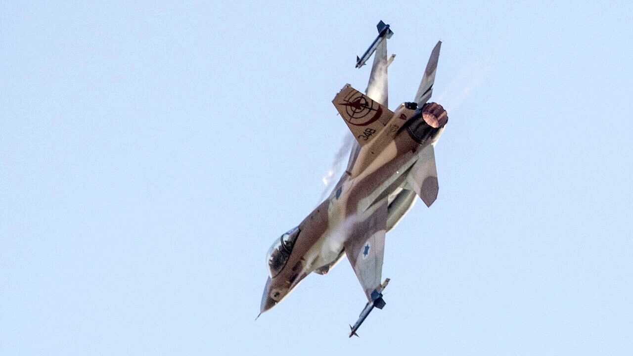 File photo: An Israeli Air Force F-16 Fighting Falcon fighter plane performs at an air show at Israel’s Hatzerim base in the Negev desert on June 29, 2017.