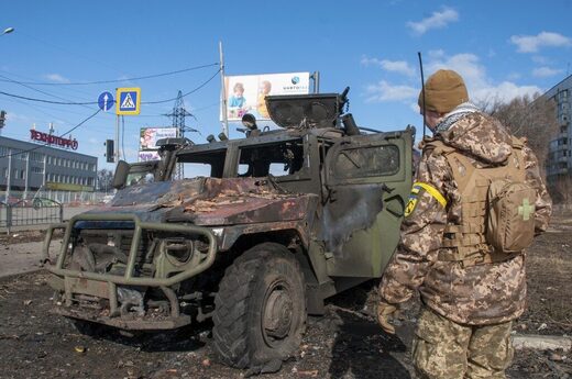 ukraine vehicle burnt out soldier russia