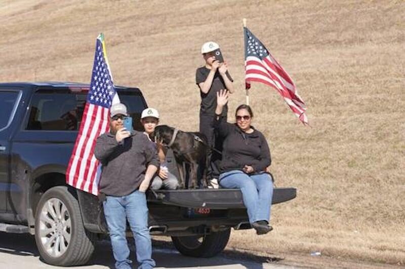 Click to enlarge Convoy supporters