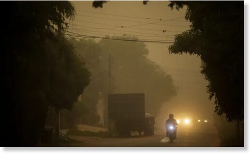 Massive ash cloud from wildfires engulfs southern Paraguay