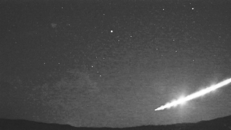 Click to enlarge Brilliant meteor fireball over central Italy