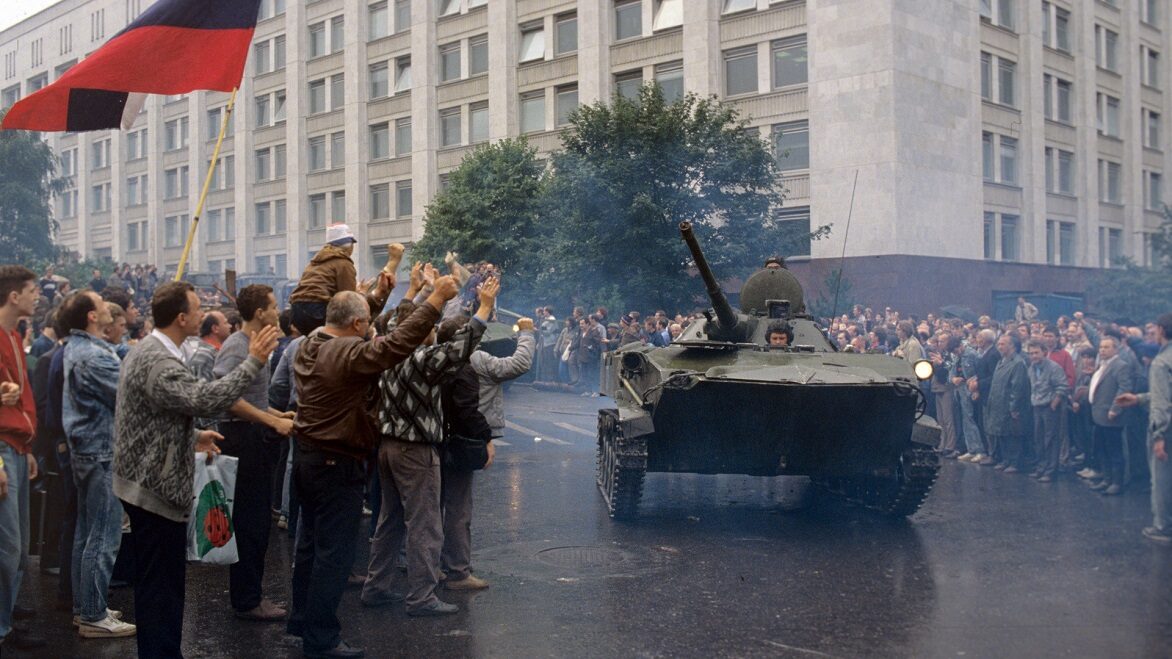 Click to enlarge Troops in Moscow. August 1991