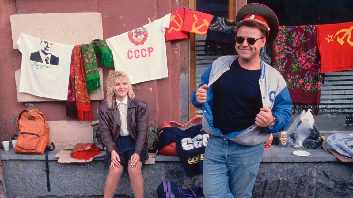 Click to enlarge Arbat street, Moscow, 1991