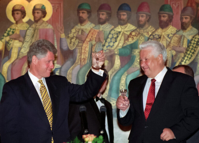 Click to enlarge Clinton and Yeltsin 1995