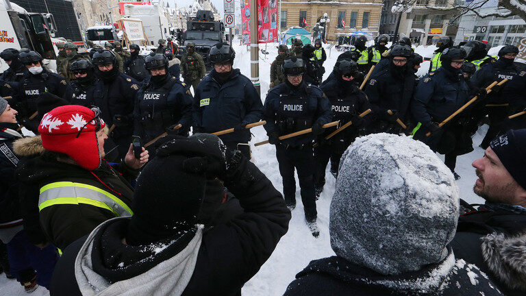 Click to enlarge freedom convoy confrontation police