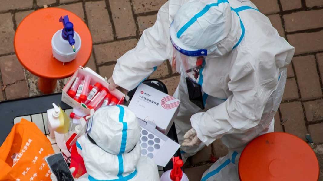 Medical workers prepare Covid-19 tests