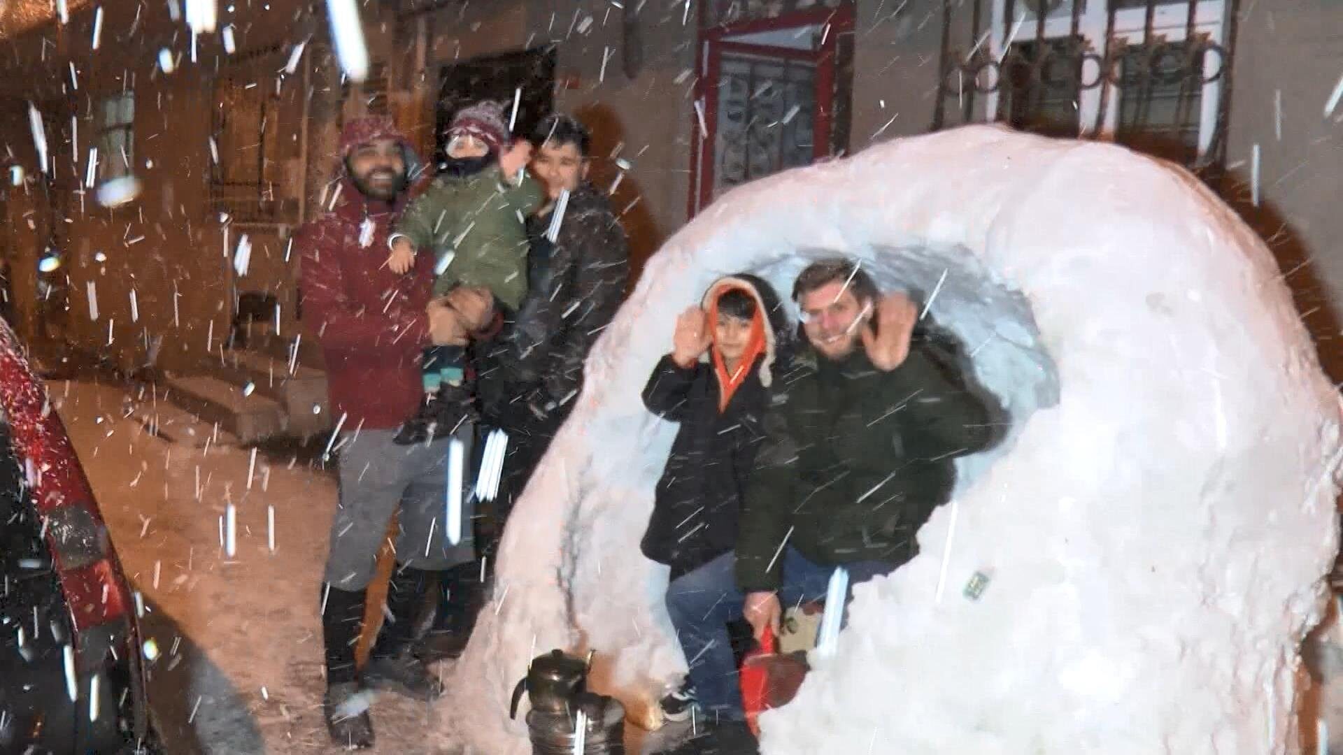 Click to enlarge Heavy snowfall in Istanbul inspires locals to build an igloo