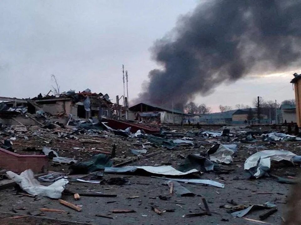 ukraine russia airstrike military base