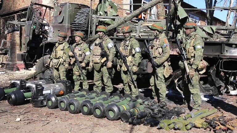 Click to enlarge Russian troops