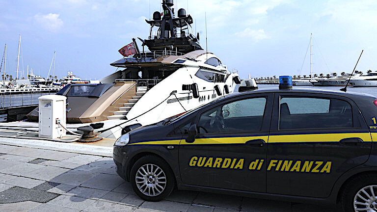 Click to enlarge Yacht/Police