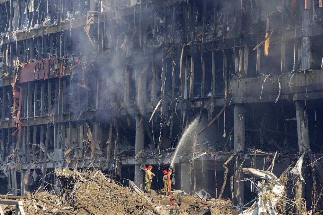 Click to enlarge mall ukraine bomb airstrike