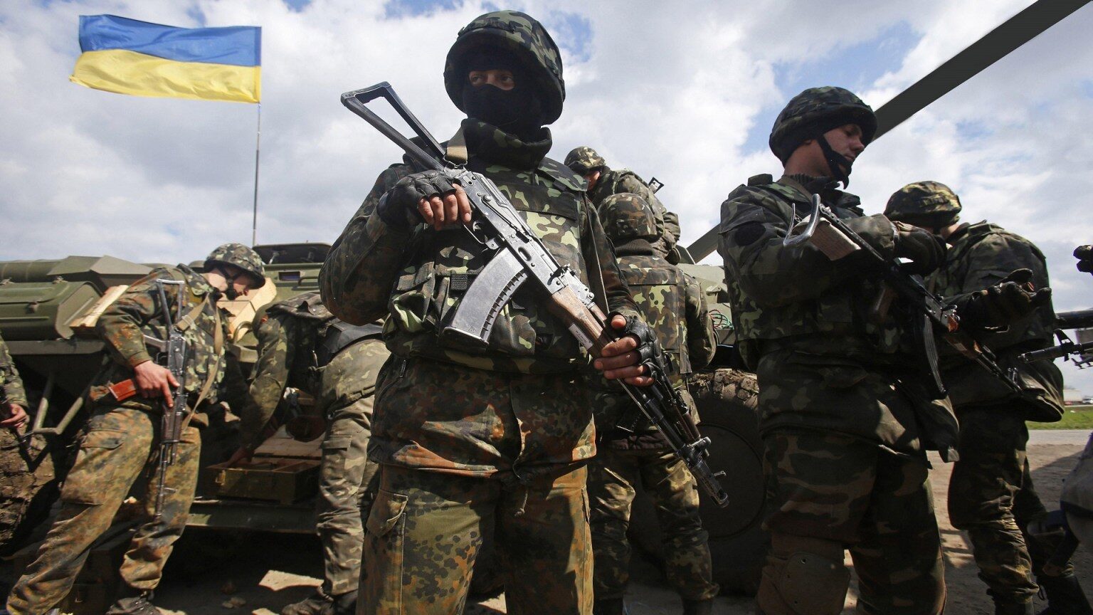 Click to enlarge Ukrainian soldiers