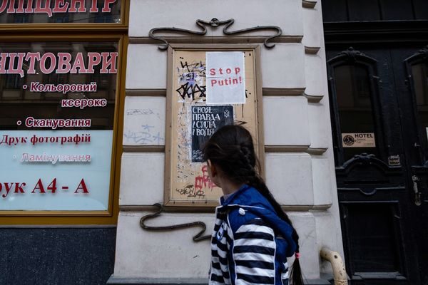 Click to enlarge protest poster putin ukraine lviv