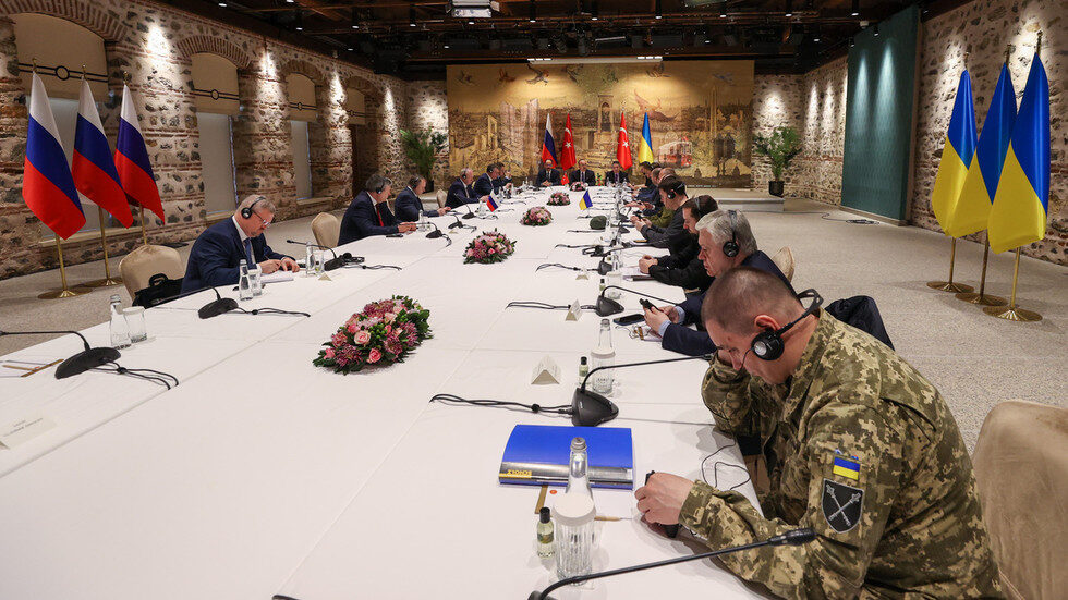 Click to enlarge Peace talks between delegations from Russia and Ukraine