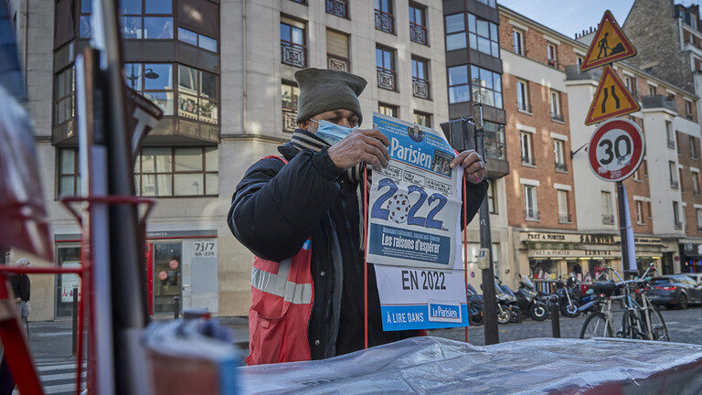 Newspaper seller Paris