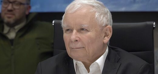 Psychotic Polish deputy-PM offers US to install nukes in his country, wants Washington to send tens of thousands more troops