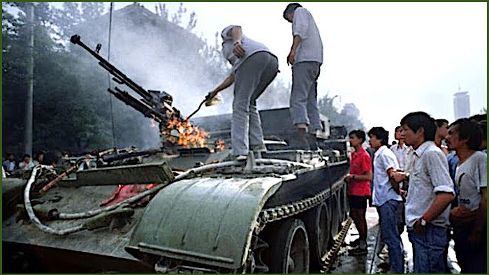 Click to enlarge Tank and observers