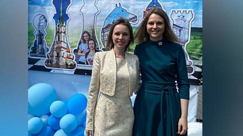 Click to enlarge Mariya and Anna Muzychuk