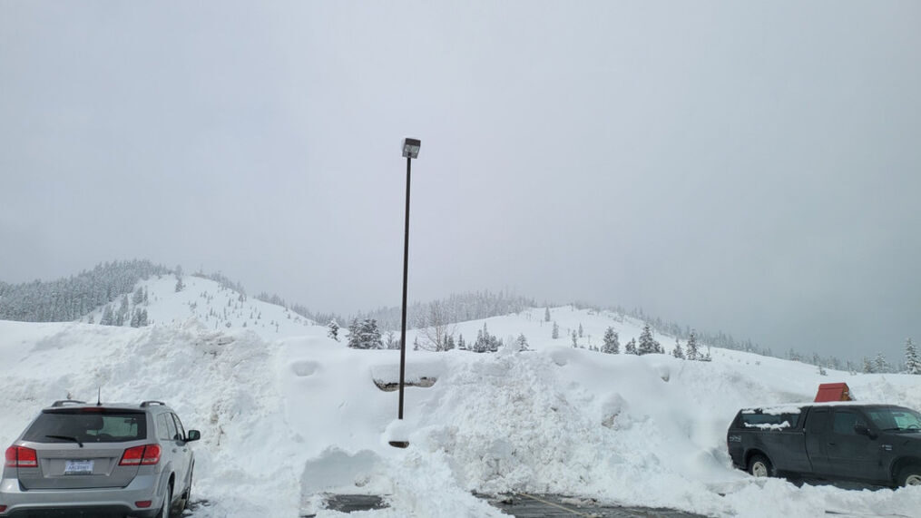Click to enlarge Drivers surprised by spring snow storm