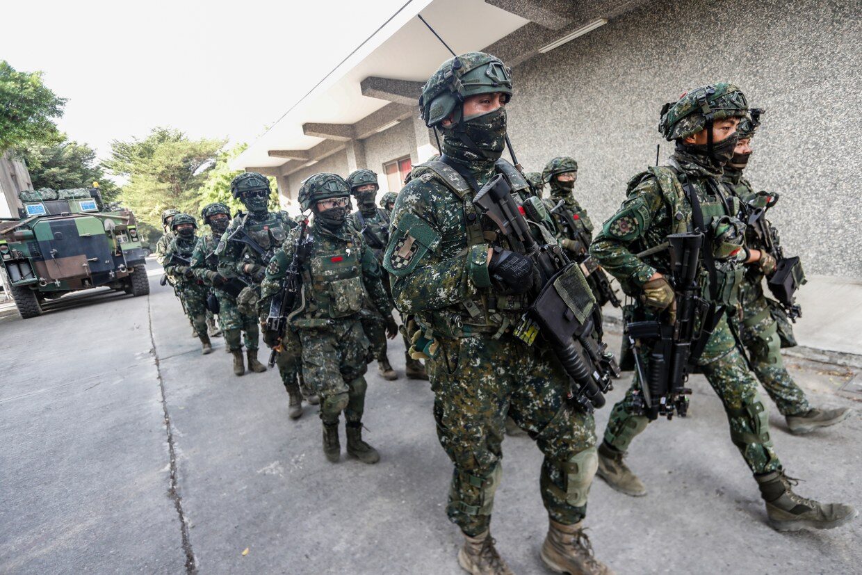 Click to enlarge taiwan soldier