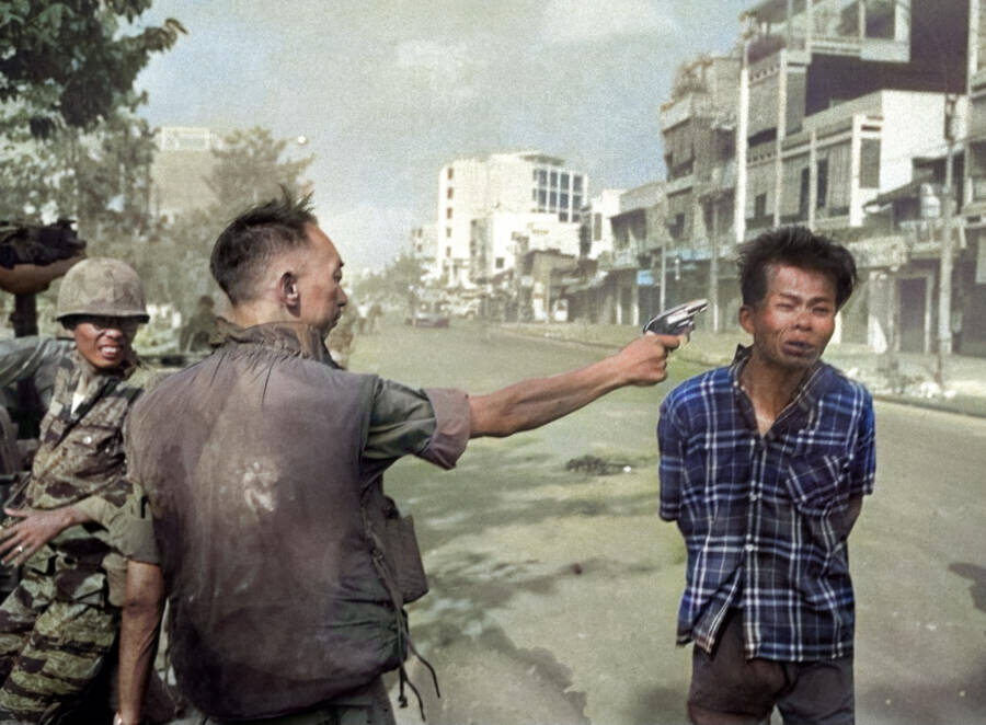 Click to enlarge Execution of Vietcong prisoner