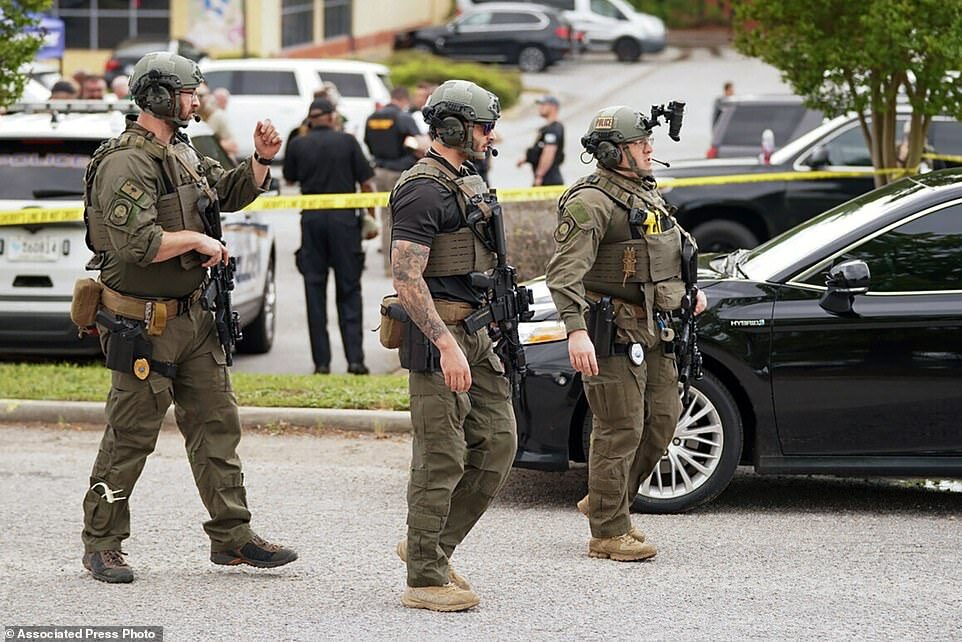 Click to enlarge police mass shooting