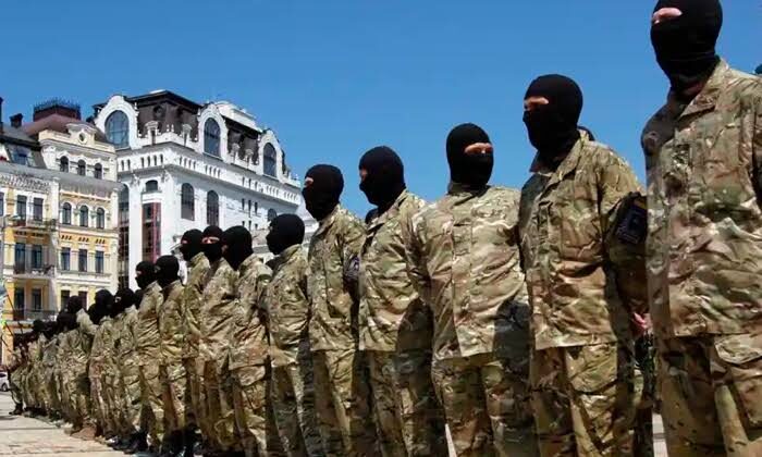 Click to enlarge Azov guys