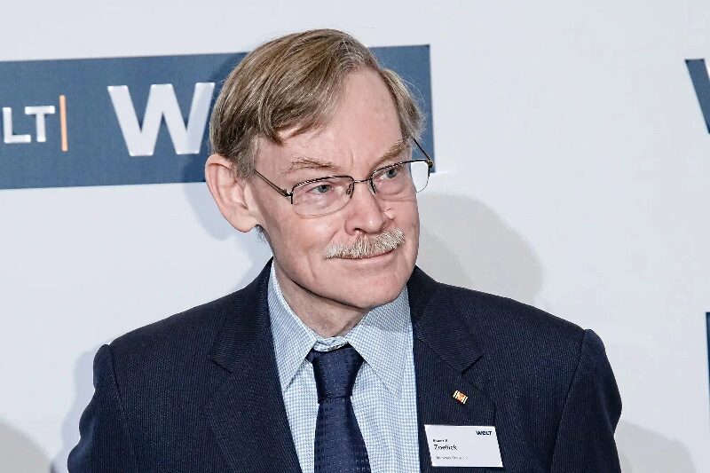 Robert Zoellick, former president of the World Bank twitter board