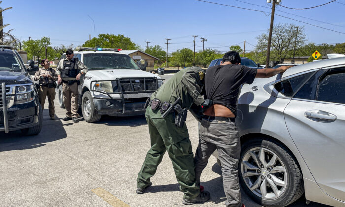 Click to enlarge illegal immigrants texas