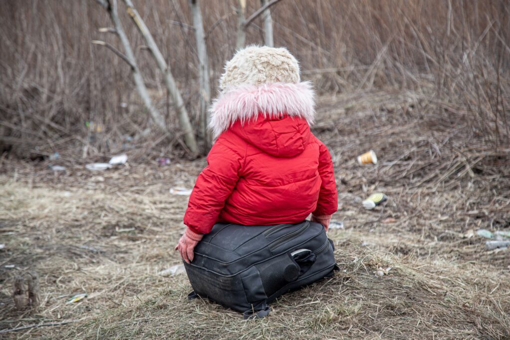 Click to enlarge ukraine child evacuation poland