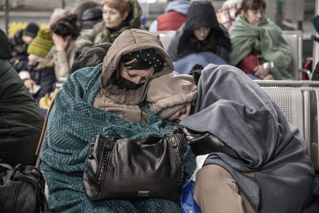 Click to enlarge ukraine refugees polish border war