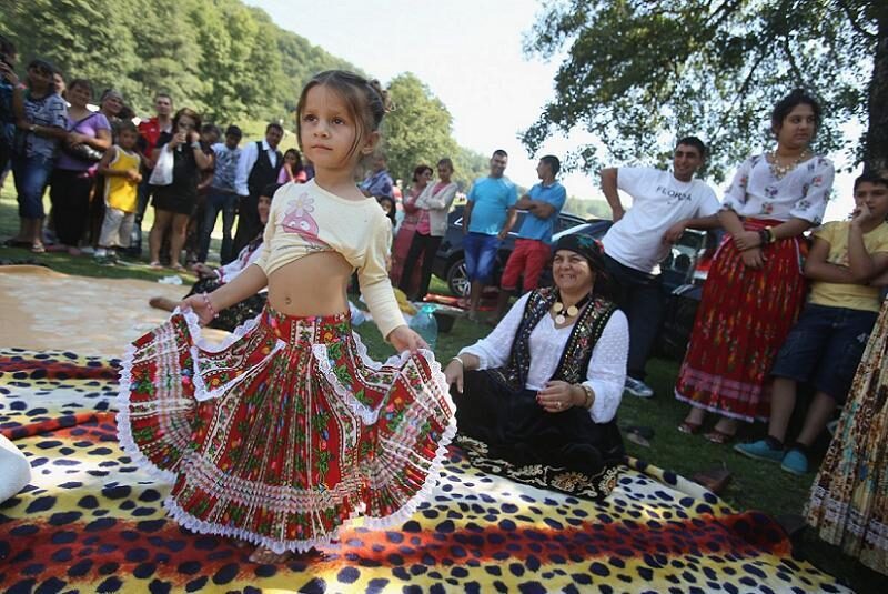 Click to enlarge Dancing Gypsy Girl