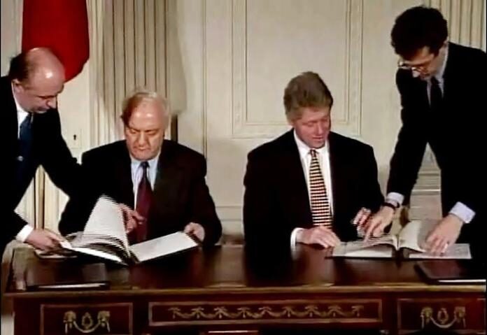 Eduard Shevardnadze and President Clinton