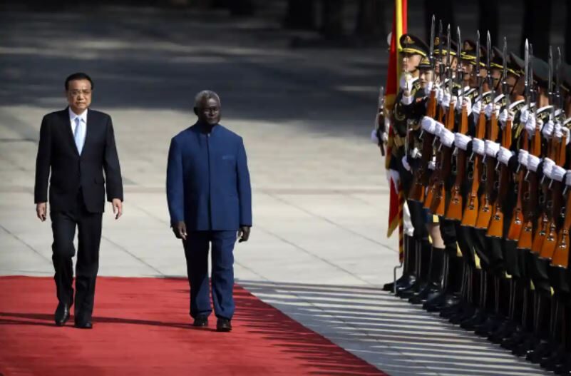 Li Keqiang and Solomon Islands prime minister Manasseh Sogavare