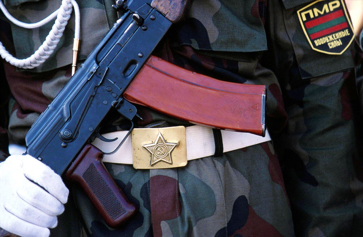 Click to enlarge transnistria soldier parade