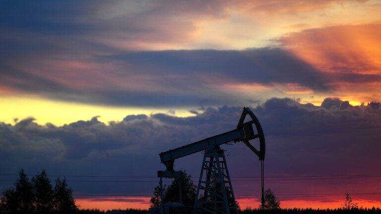 Click to enlarge Oil well