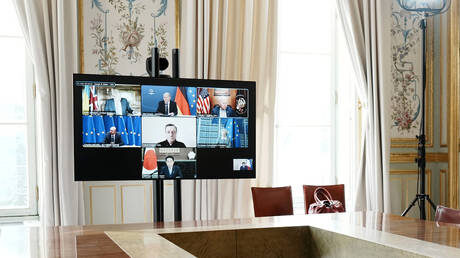Click to enlarge G7 leaders