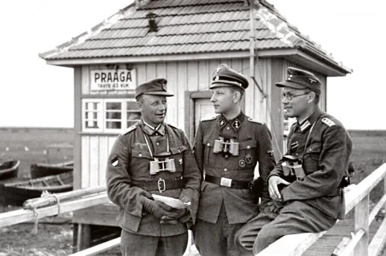 Click to enlarge Nazi Soldiers