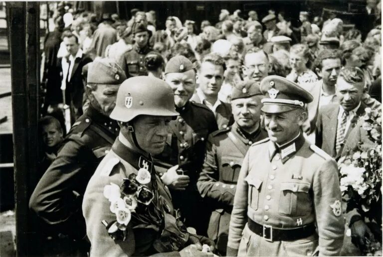 Click to enlarge Nazi Officer