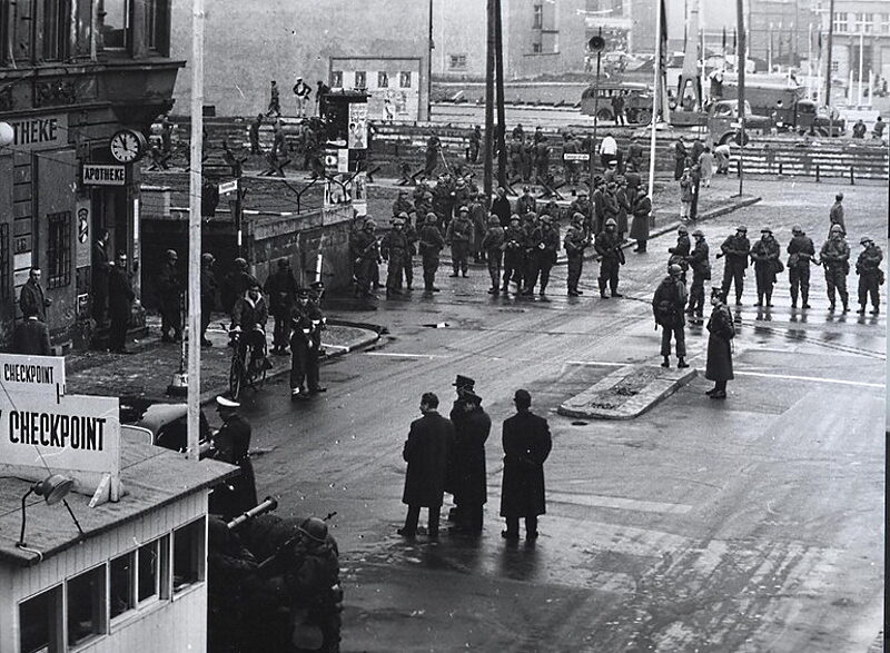 Click to enlarge Berlin wall 1961 CIA