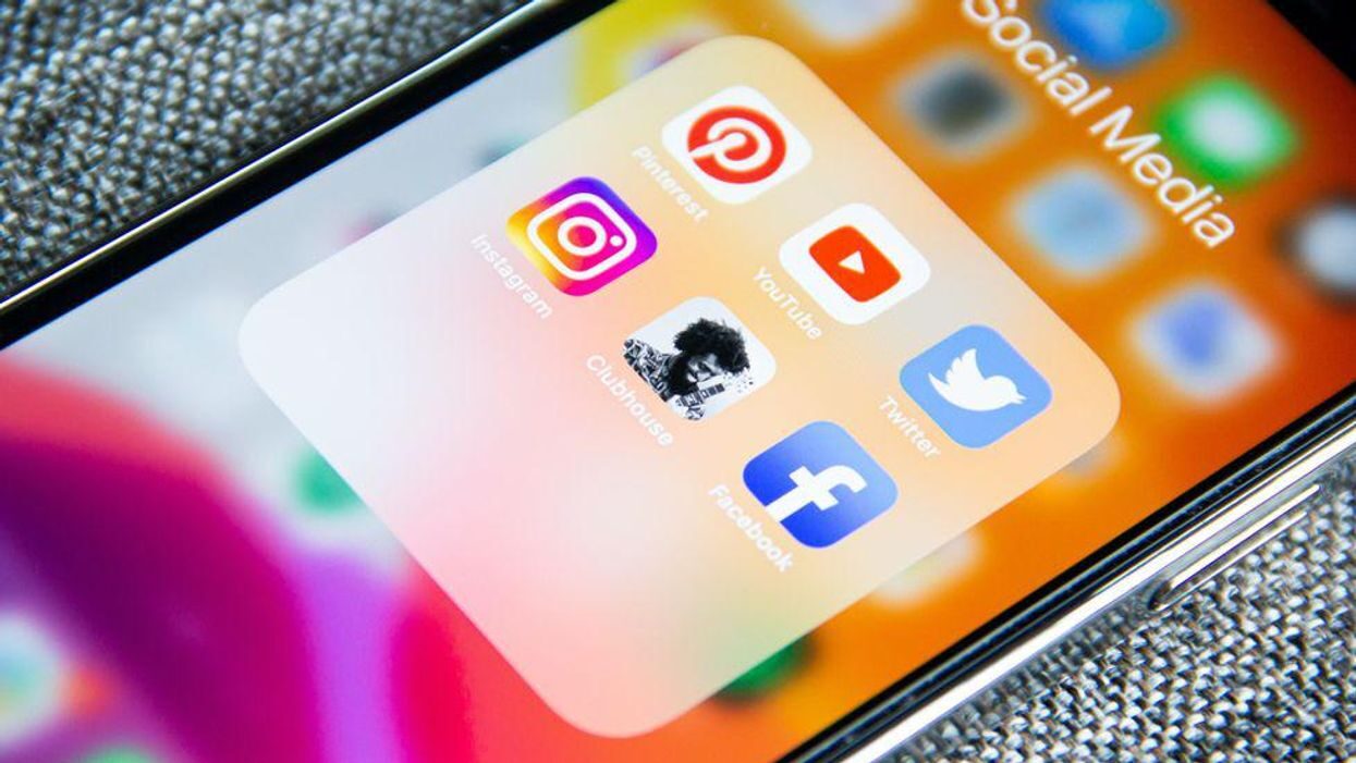 Click to enlarge folder social media apps