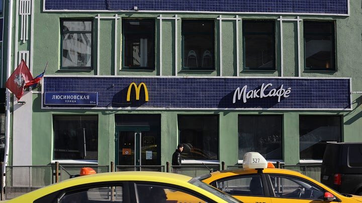 Click to enlarge closed mcdonalds restaurant moscow