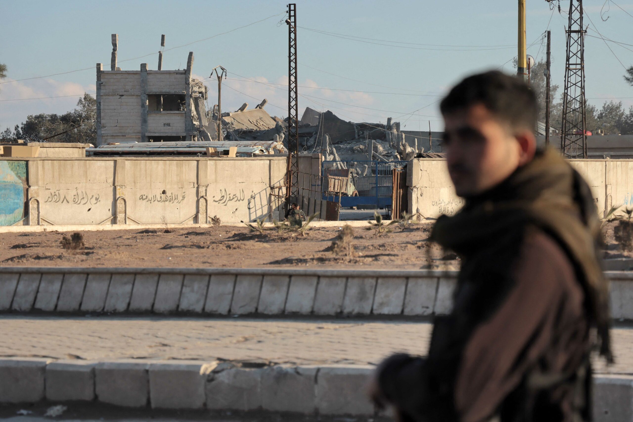 Click to enlarge al-Sina’a prison syria isis jail break