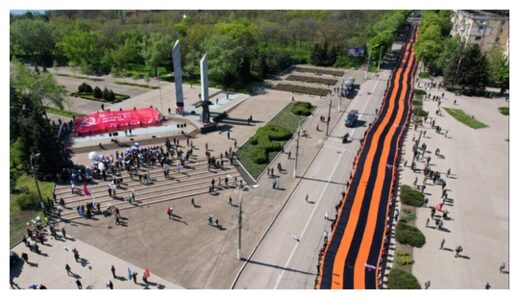 Click to enlarge St. George's ribbon in Mariupol