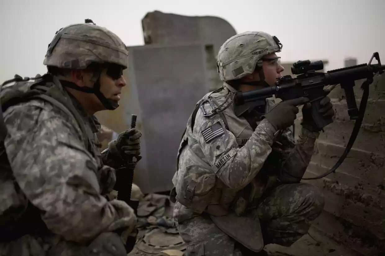 Солдаты армии США из боевой группы 3-й бригады 4-й ID в Багдаде, Ирак.