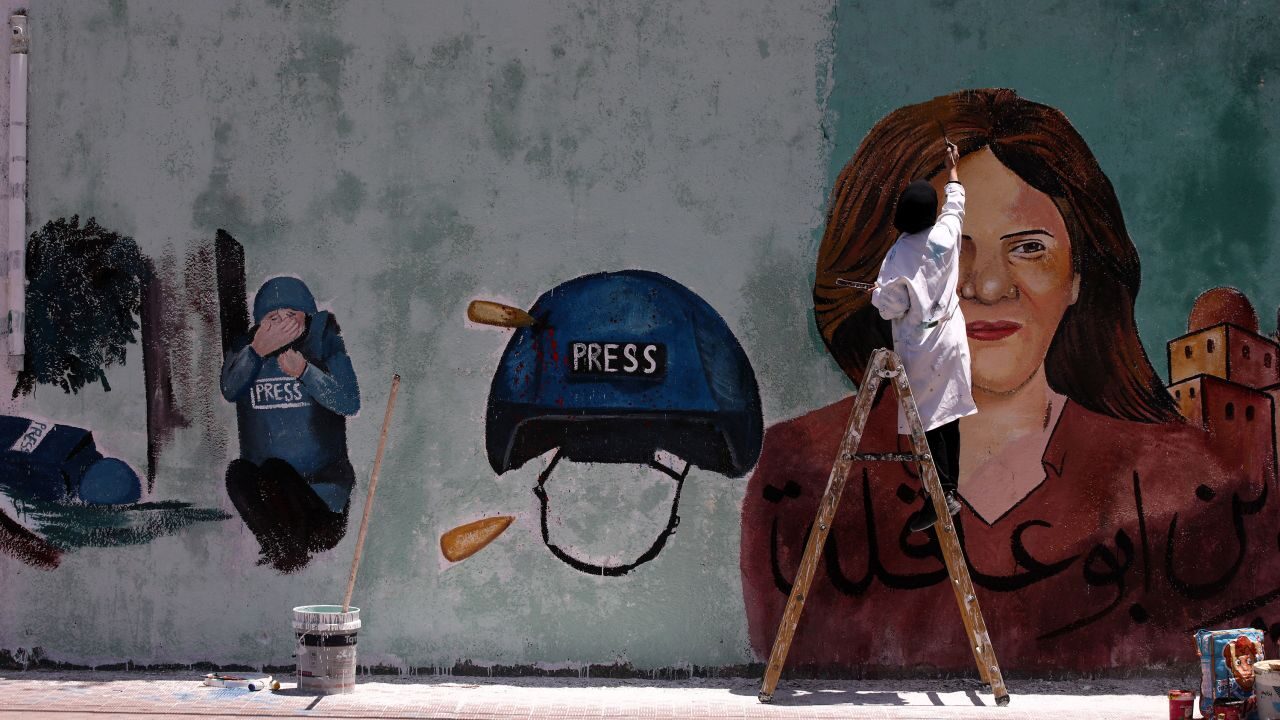 Shireen Abu Akleh mural