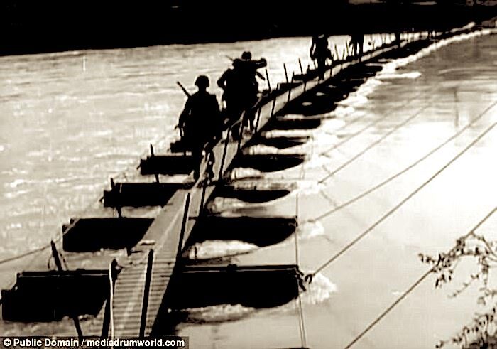Click to enlarge Pontoon soldiers