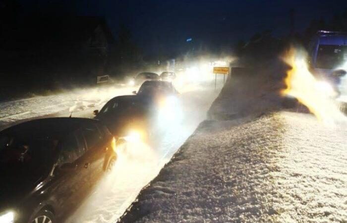 vehicles stuck on the road due to hail