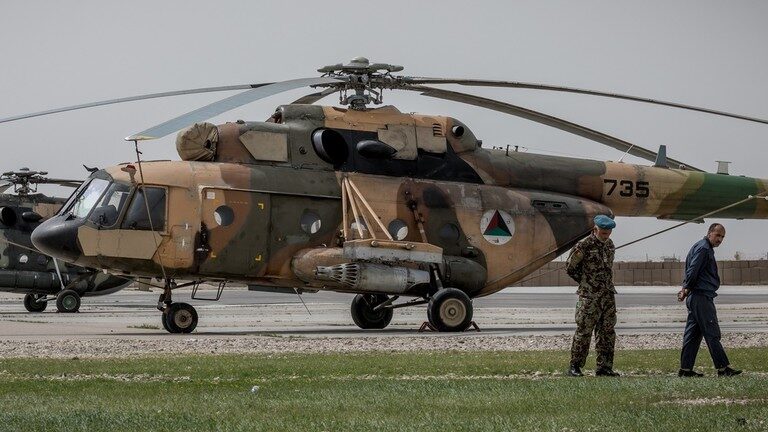 Click to enlarge A Mi-17 helicopter of the Afghan army.