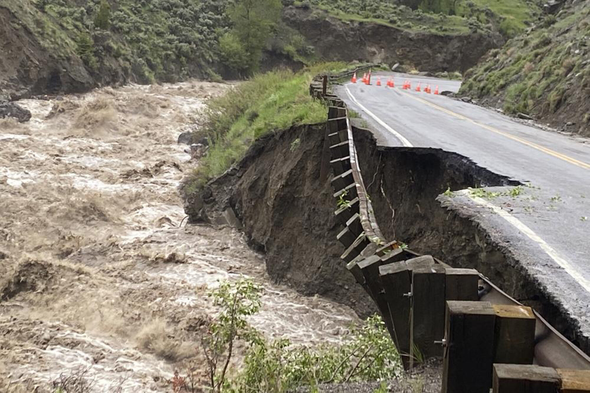 yellowstone park flooding